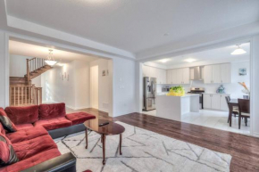 Luxury 4BR Villa Sleeps 9 Guests Free On-Site Parking